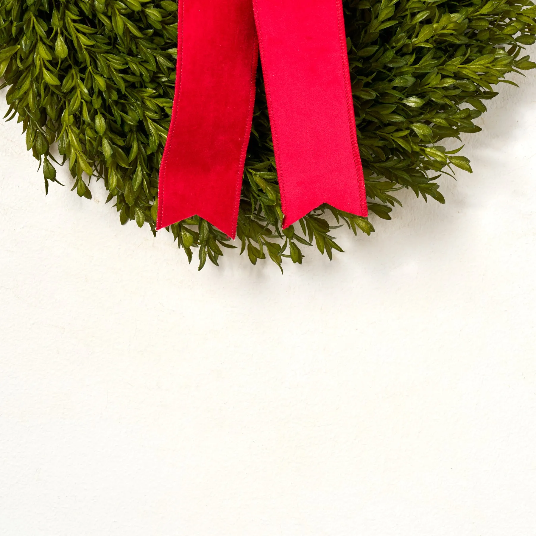 Realistic Boxwood Everyday All Seasons 24" Outdoor Greenery Christmas Wreath - 5 Holiday Bow Options